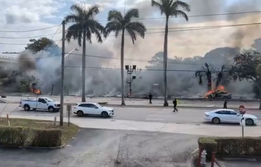 Small plane crashes in fireball on busy Boca Raton street-VIDEO 