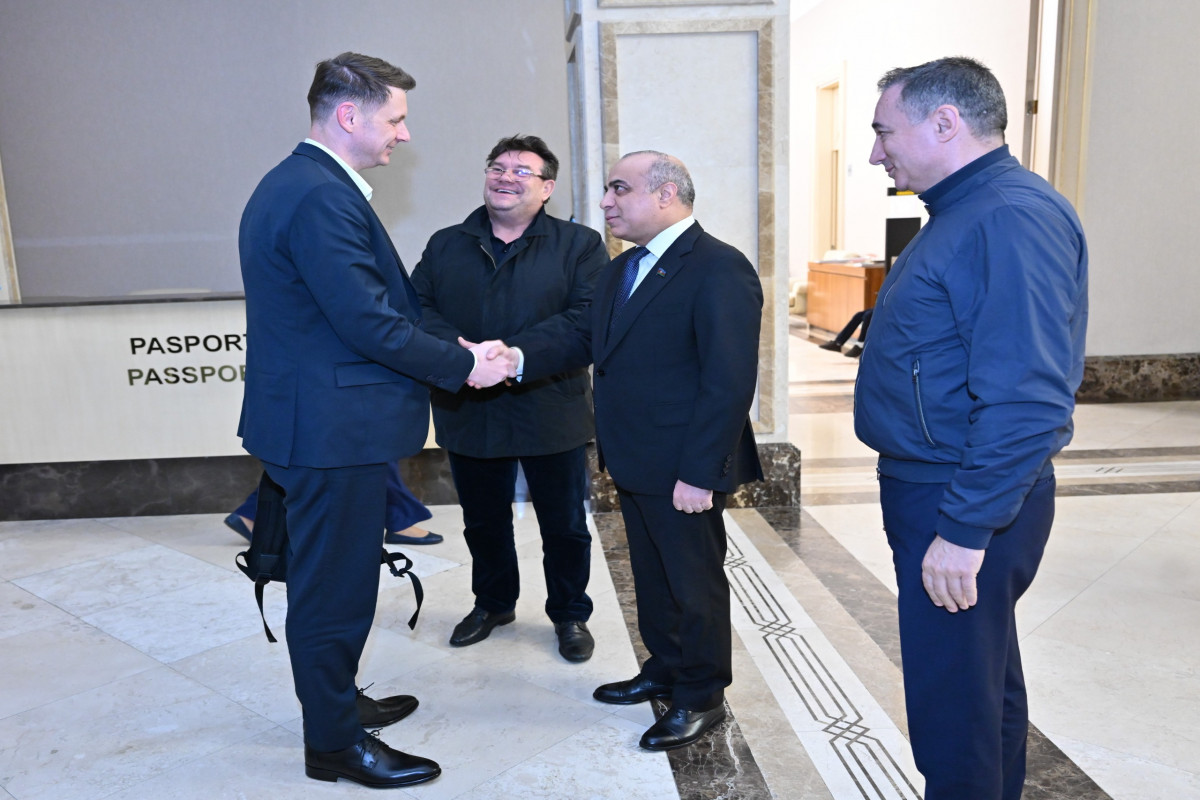 Head of Senate of Romanian Parliament arrives in Azerbaijan