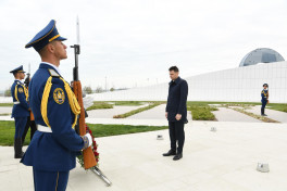 Romanian Parliamentary delegation visits Azerbaijan's National Leader's tomb and Victory Park
