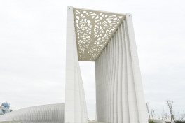 Romanian Parliamentary delegation visits Azerbaijan's National Leader's tomb and Victory Park