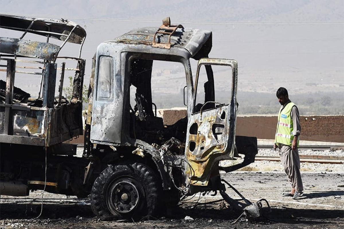 Blast targeting police truck in southwestern Pakistan kills 3, injures 19, says Geo TV