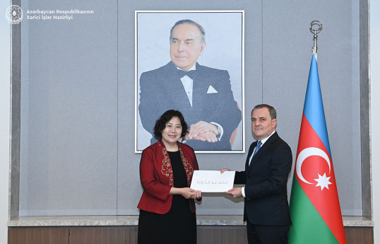 Azerbaijani FM meets with incoming Chinese Ambassador