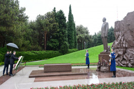Georgian President pays tribute to Azerbaijan’s National Leader Heydar Aliyev