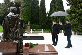 Georgian President pays tribute to Azerbaijan’s National Leader Heydar Aliyev
