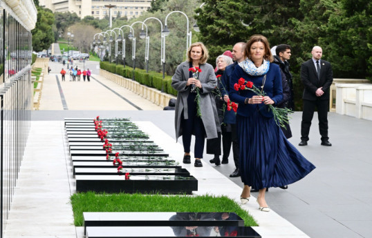 Slovenia's FM visits Alley of Martyrs and monument to Mehdi Huseynzade in Baku