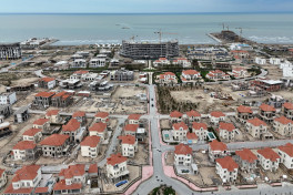 President Ilham Aliyev and First Lady Mehriban Aliyeva reviewed ongoing projects at Sea Breeze Resort
