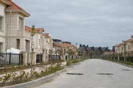 President Ilham Aliyev and First Lady Mehriban Aliyeva reviewed ongoing projects at Sea Breeze Resort