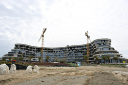 President Ilham Aliyev and First Lady Mehriban Aliyeva reviewed ongoing projects at Sea Breeze Resort