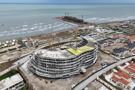 President Ilham Aliyev and First Lady Mehriban Aliyeva reviewed ongoing projects at Sea Breeze Resort