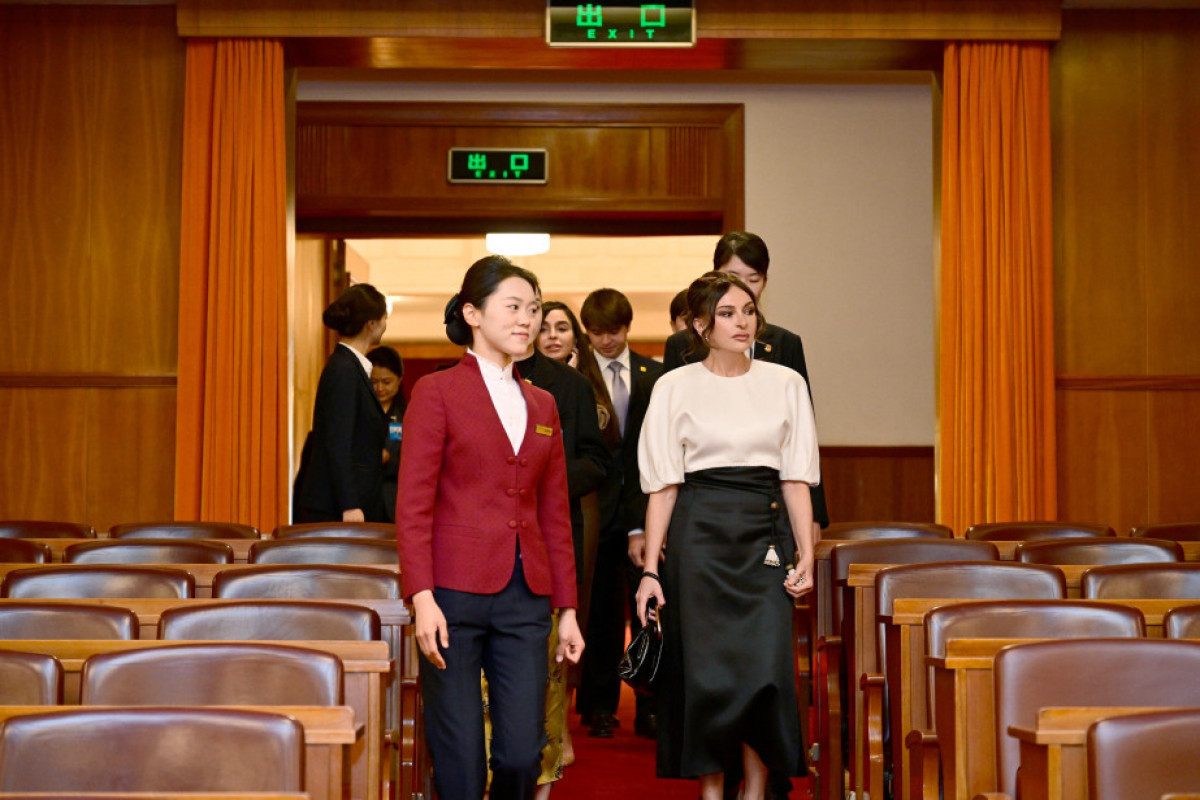 Azerbaijan’s First Lady Mehriban Aliyeva, her daughter Leyla Aliyeva, and other family members visited the Great Hall of the People in Beijing