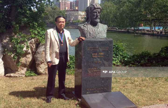 Sculptor: I felt compelled to erect a statue of an important figure like Nizami in China