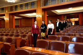 Azerbaijan’s First Lady Mehriban Aliyeva, her daughter Leyla Aliyeva, and other family members visited the Great Hall of the People in Beijing