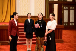 Azerbaijan’s First Lady Mehriban Aliyeva, her daughter Leyla Aliyeva, and other family members visited the Great Hall of the People in Beijing