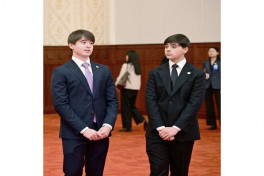 Azerbaijan’s First Lady Mehriban Aliyeva, her daughter Leyla Aliyeva, and other family members visited the Great Hall of the People in Beijing