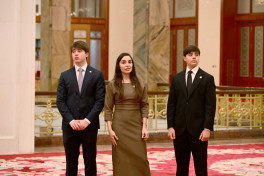 Azerbaijan’s First Lady Mehriban Aliyeva, her daughter Leyla Aliyeva, and other family members visited the Great Hall of the People in Beijing
