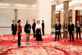 Azerbaijan’s First Lady Mehriban Aliyeva, her daughter Leyla Aliyeva, and other family members visited the Great Hall of the People in Beijing