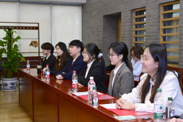 Leyla Aliyeva meets with students at Beijing Foreign Studies University