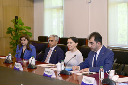 Leyla Aliyeva meets with students at Beijing Foreign Studies University