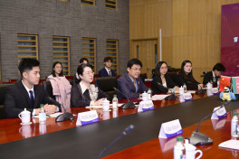 Leyla Aliyeva meets with students at Beijing Foreign Studies University