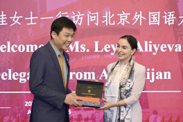Leyla Aliyeva meets with students at Beijing Foreign Studies University