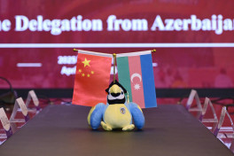 Leyla Aliyeva meets with students at Beijing Foreign Studies University