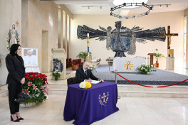 President Ilham Aliyev visited Church of the Immaculate Conception of the Blessed Virgin Mary in Baku, offered condolences over the death of Pope Francis-UPDATED 