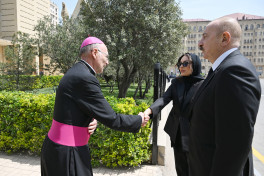 President Ilham Aliyev visited Church of the Immaculate Conception of the Blessed Virgin Mary in Baku, offered condolences over the death of Pope Francis-UPDATED 