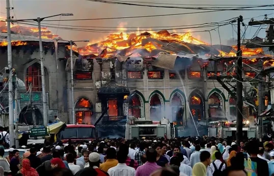 At least 14 killed in hotel fire in India