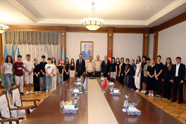 Azerbaijan Defense Minister meets with Turkish Martyr families -PHOTO 