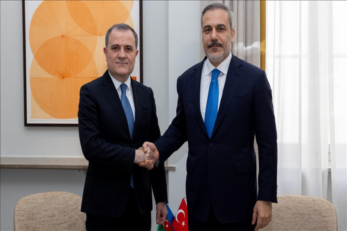 Azerbaijani, Turkish FMs discuss regional issues