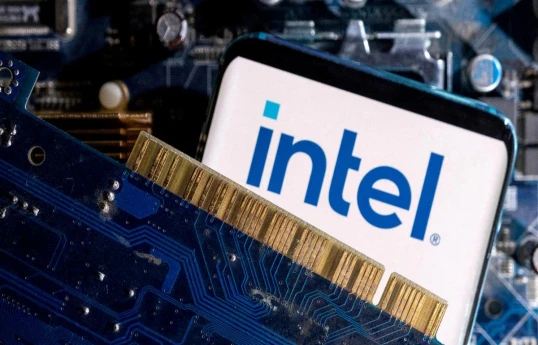 Trump weighs taking stake in Intel
