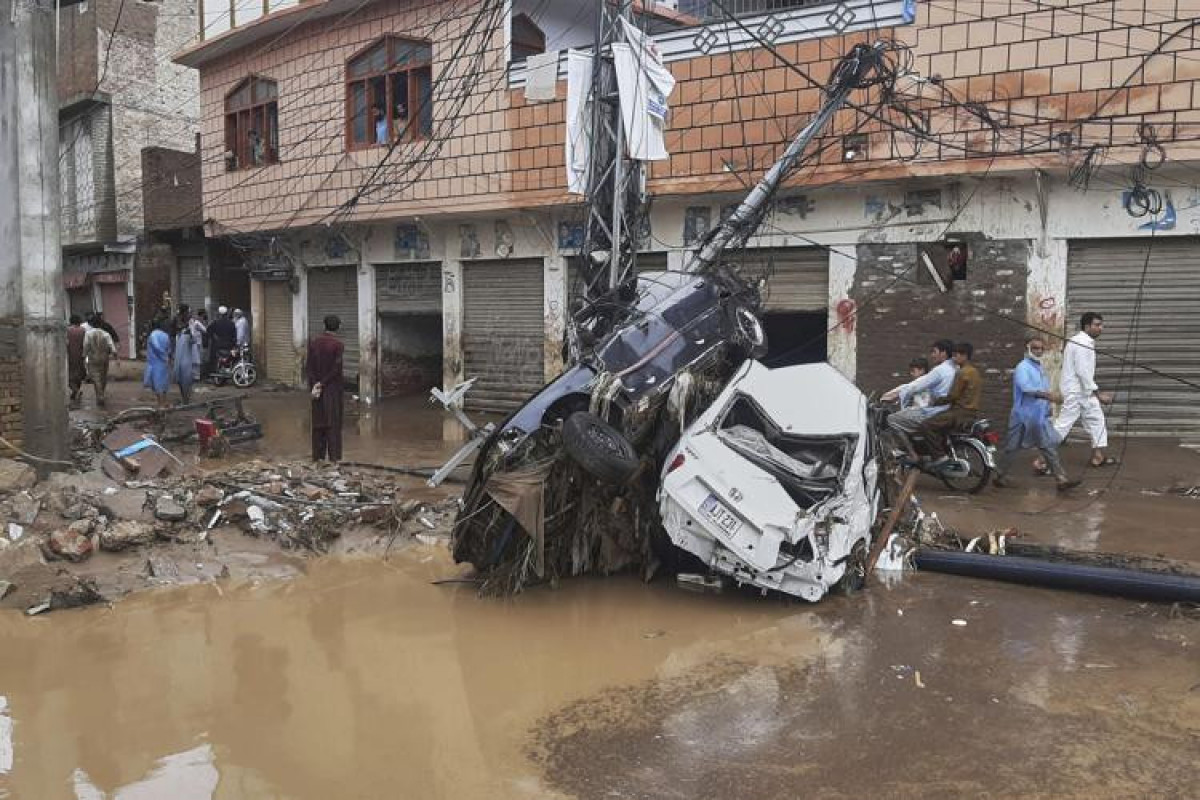 Death toll from floods in Pakistan exceeds 300