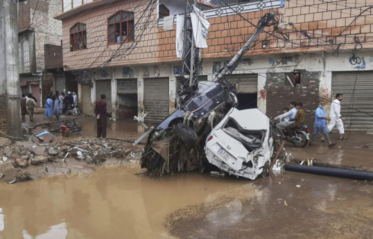 Death toll from floods in Pakistan exceeds 300