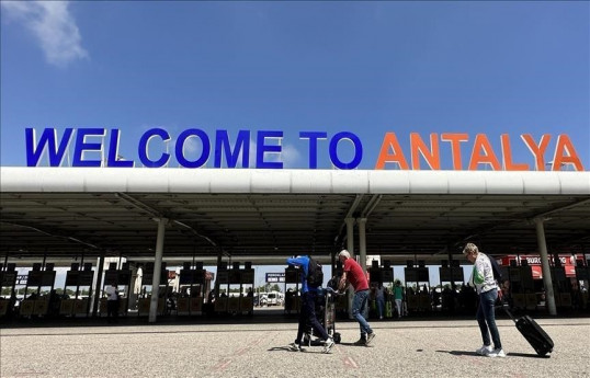 Türkiye's Antalya Airport breaks all-time daily passenger record