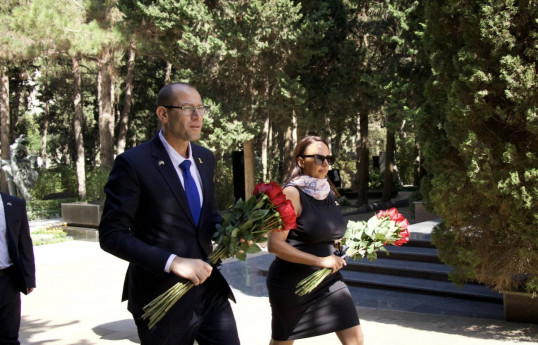Israel's new ambassador to Azerbaijan visits Alley of Honor and the Alley of Martyrs
