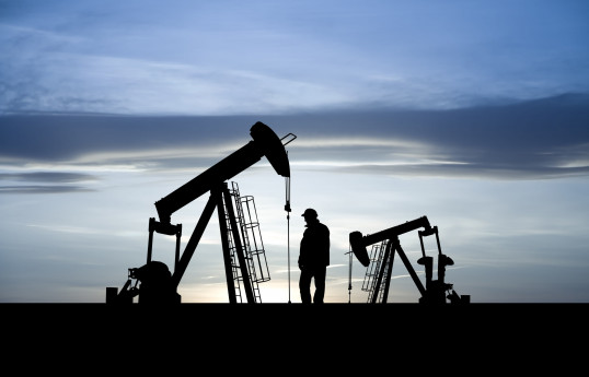 Oil edges lower as market ponders potential Russia-Ukraine peace talks