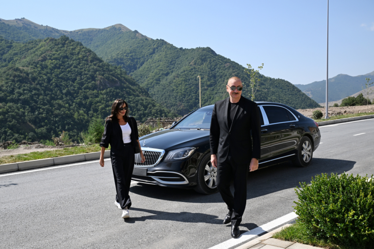 President Ilham Aliyev met with Kalbajar residents and presented apartment keys-UPDATED 