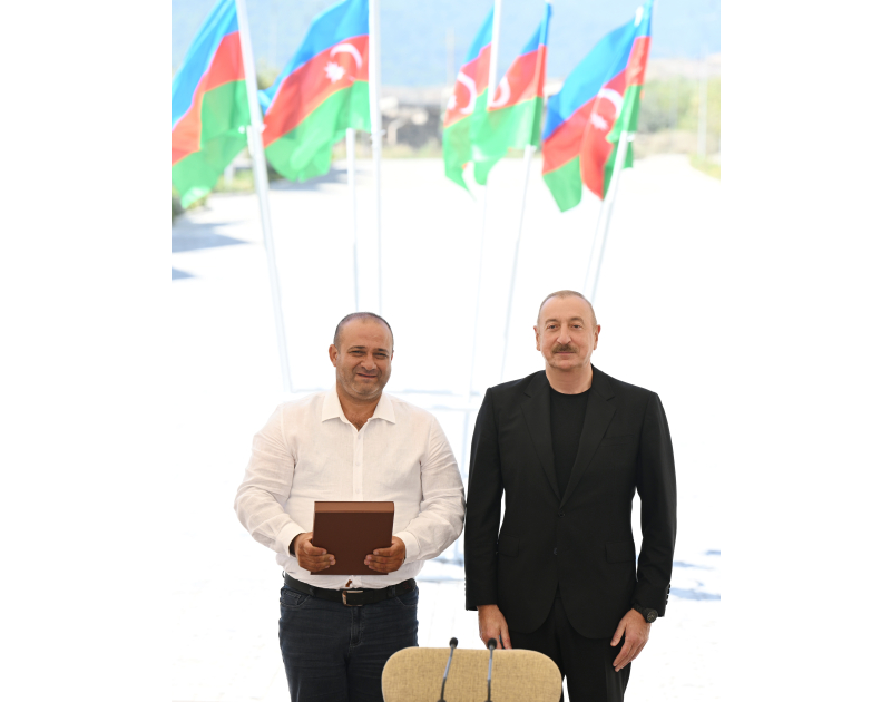 President Ilham Aliyev met with Kalbajar residents and presented apartment keys-UPDATED 