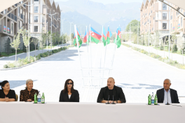 President Ilham Aliyev met with Kalbajar residents and presented apartment keys-UPDATED 