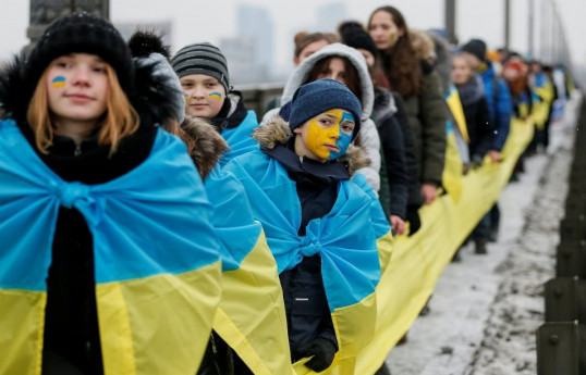 Majority of Ukrainians want war to end at any cost -SURVEY 