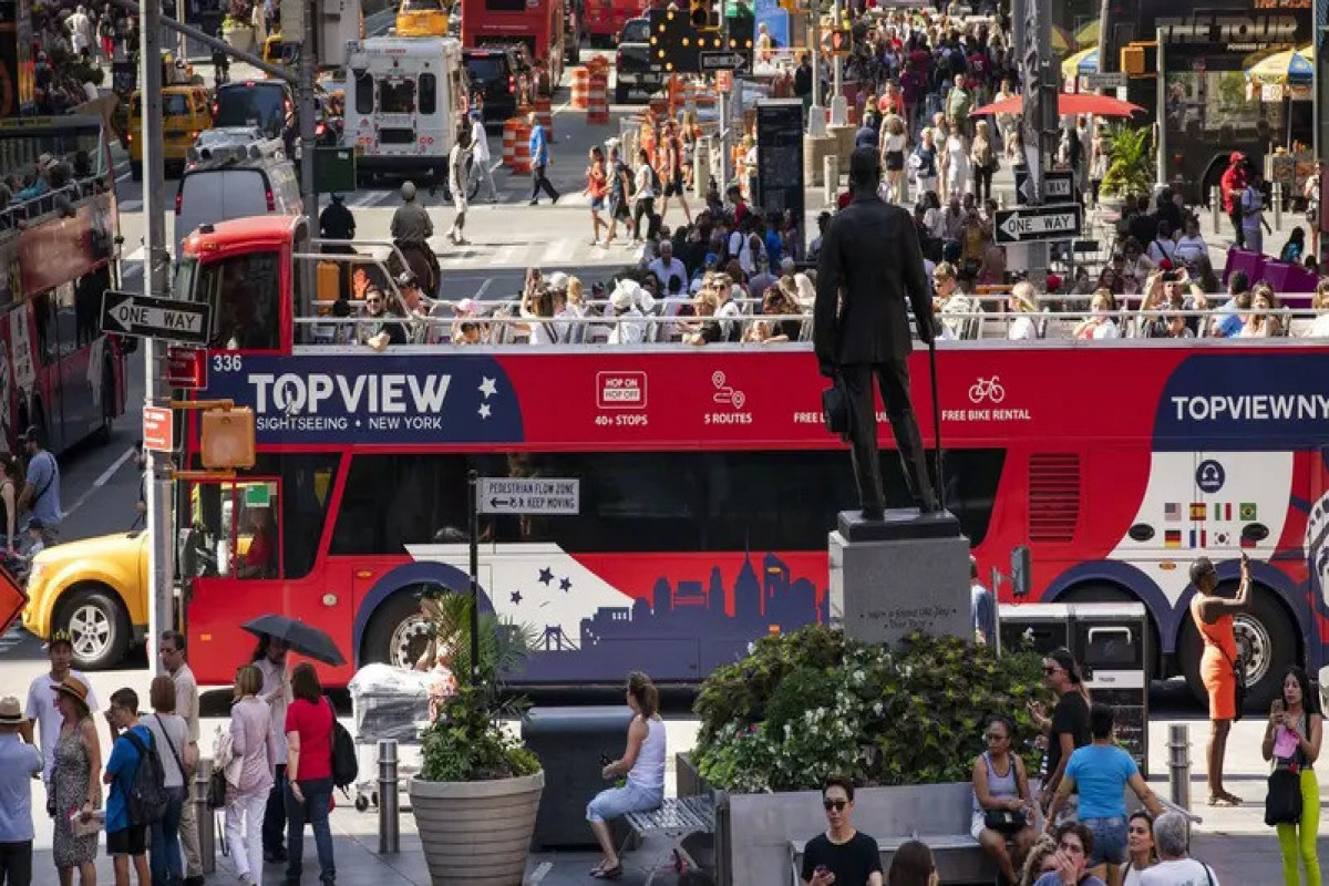 Five killed in New York state tourist bus crash