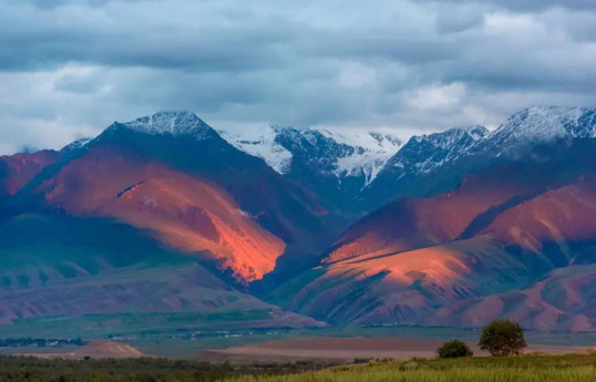 Mission to rescue Russian climber on Kyrgyzstan’s highest mountain suspended