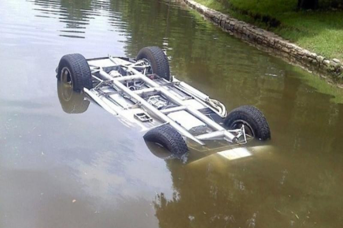 Car falls into canal in Armenia, leaving 6 injured