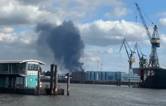 Warehouse fire in Hamburg, Germany causes explosions, highway closures