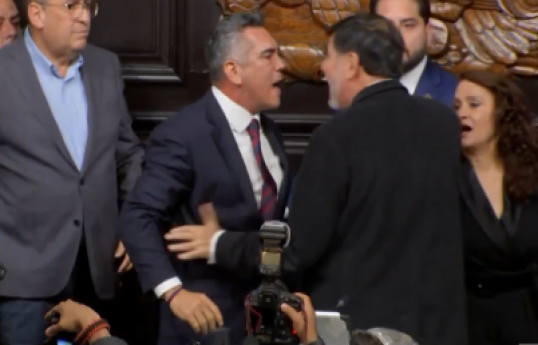 Fight breaks out between Mexican senate leaders as session ends