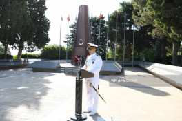 Turkish Martyrs' Memorial visited in Baku on occasion of Türkiye's Victory Day-PHOTO 