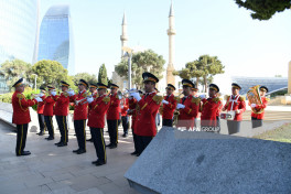 Turkish Martyrs' Memorial visited in Baku on occasion of Türkiye's Victory Day-PHOTO 