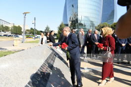 Turkish Martyrs' Memorial visited in Baku on occasion of Türkiye's Victory Day-PHOTO 