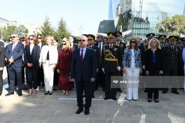 Turkish Martyrs' Memorial visited in Baku on occasion of Türkiye's Victory Day-PHOTO 