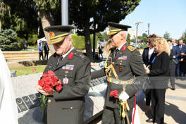 Turkish Martyrs' Memorial visited in Baku on occasion of Türkiye's Victory Day-PHOTO 